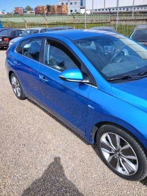 Hyundai Ioniq Hybrid Blue Taxi Olkusz z boku